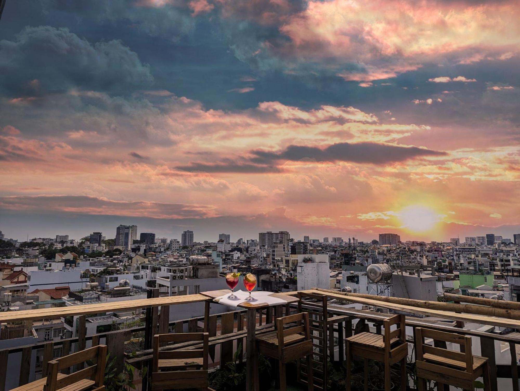 The Gk House Hostel, Ecolliving, Central City, Natural Wooden, Chill View Rooftop, Restaurant And Cocktail Bar Ho-Chi-Minh-Stadt Exterior foto